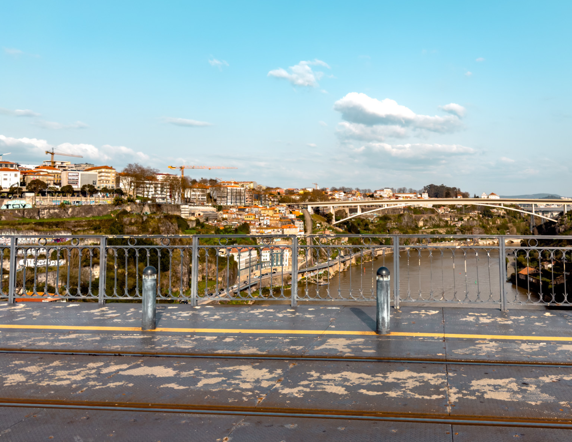 Where to Stay in Porto.png